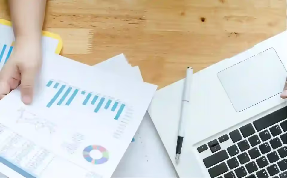 PMS for Practices (2025): AdvancedMD vs Kareo vs DrChrono—scheduling, claims, billing, and reporting benchmarks