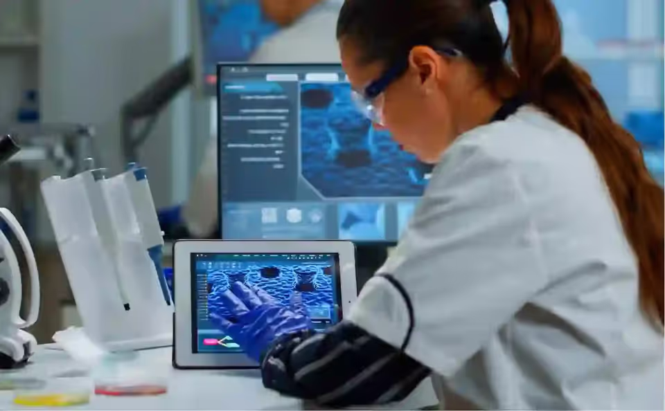 LIS/LIMS Leaders (2025): Clinisys vs Sunquest vs Orchard—turnaround time, outreach growth, and quality controls